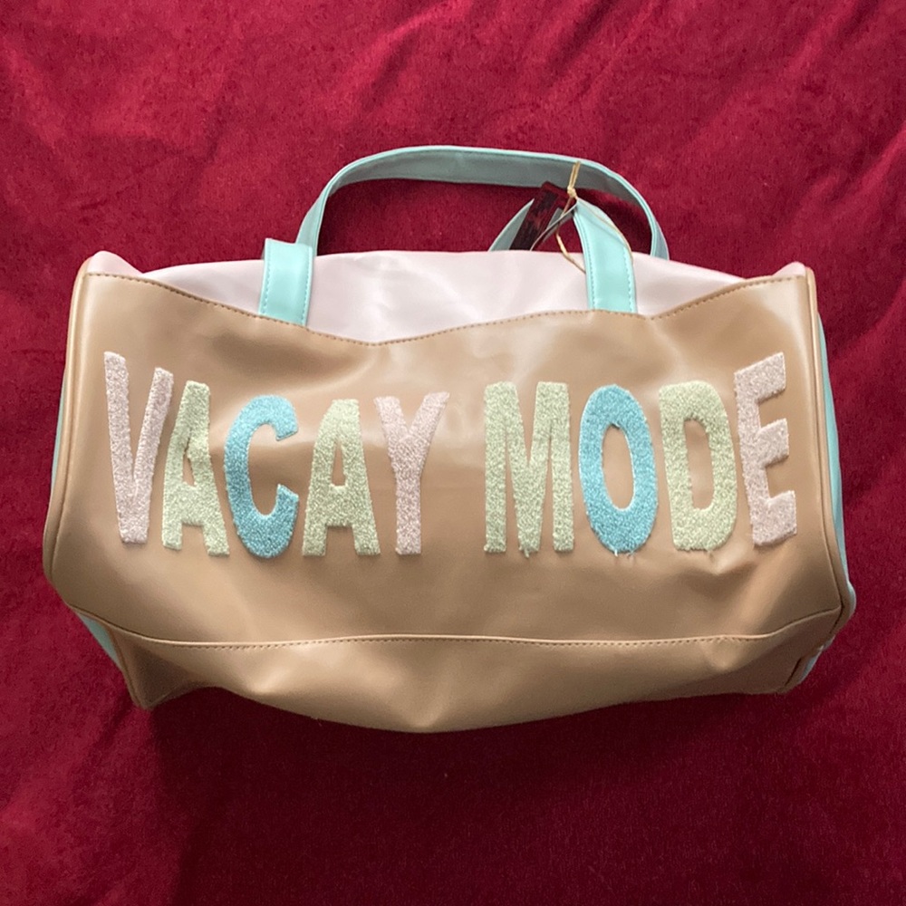 DK Bags NWT Vacay Mode Shoulder Overnight Duffle Adjustable Crossbody Strap